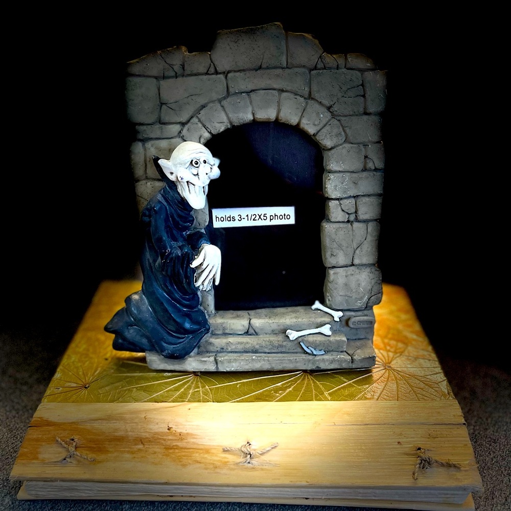 Halloween ceramic picture frame (3 1/2 x 5)